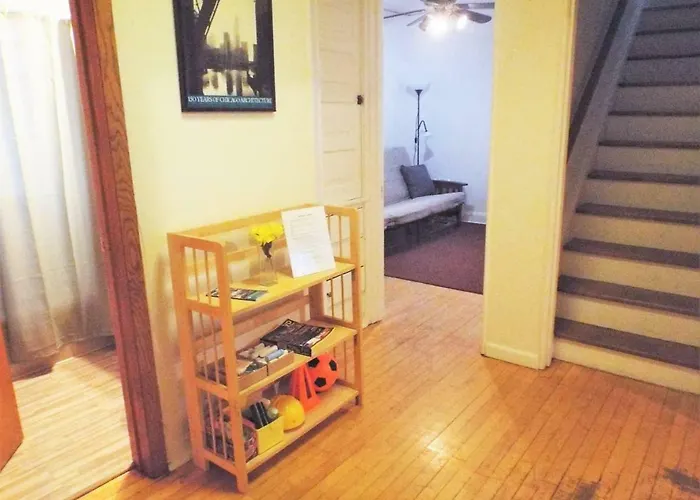 Comfortable 3 Bedroom Craftsman Bungalow In Milwaukee'S Bay View Neighborhood